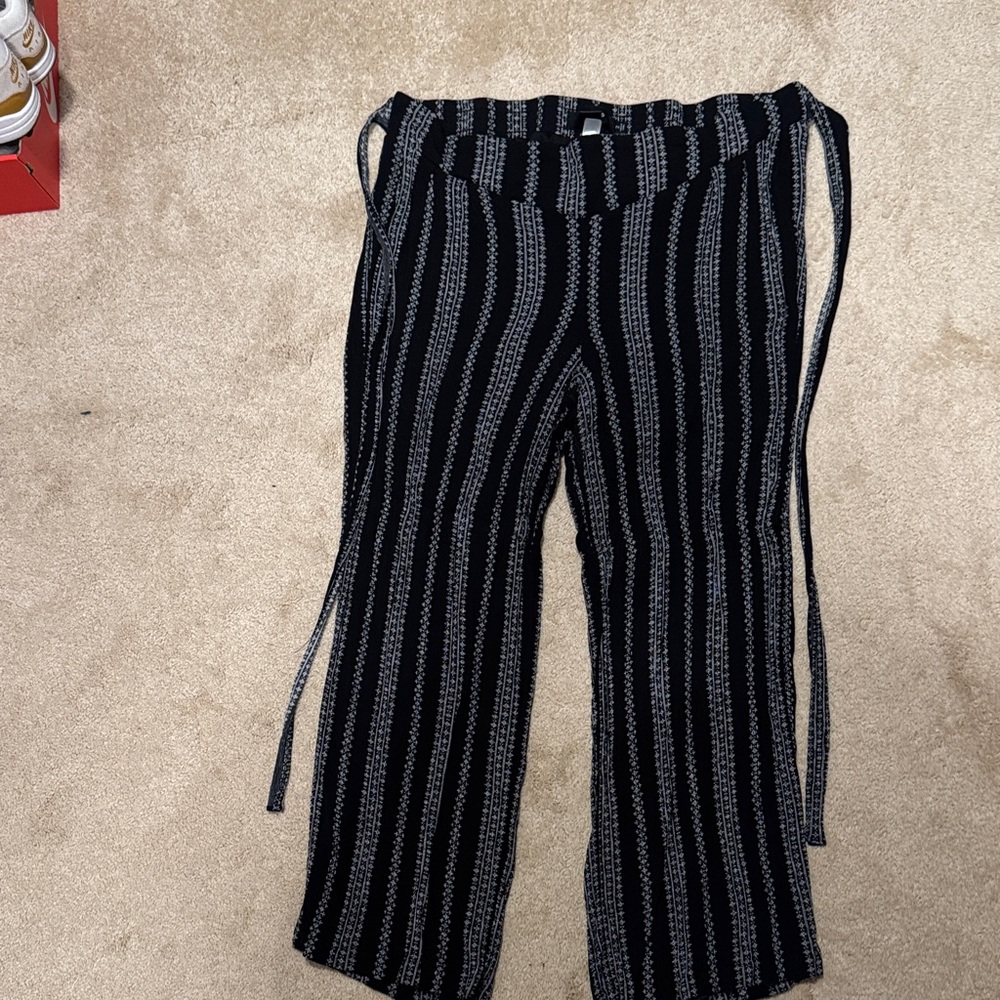 Torrid Black and White Patterned Skirt